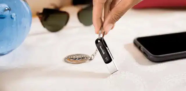 USB STICK SANDISK IXPAND FLASHDRIVE GO