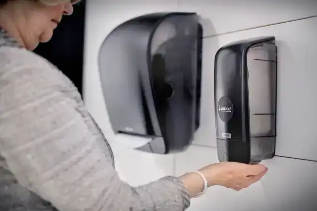 HANDDOEKDISPENSER KATRIN KLEIN ZWART