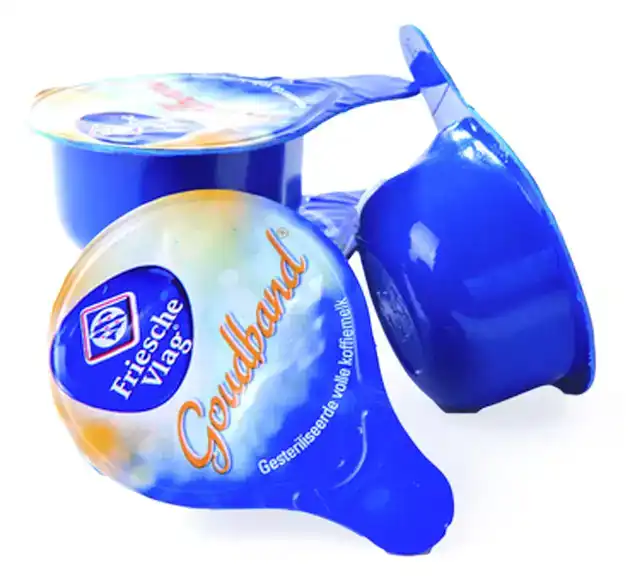 KOFFIEMELK FRIESCHE VLAG GOUDBAND CUPS